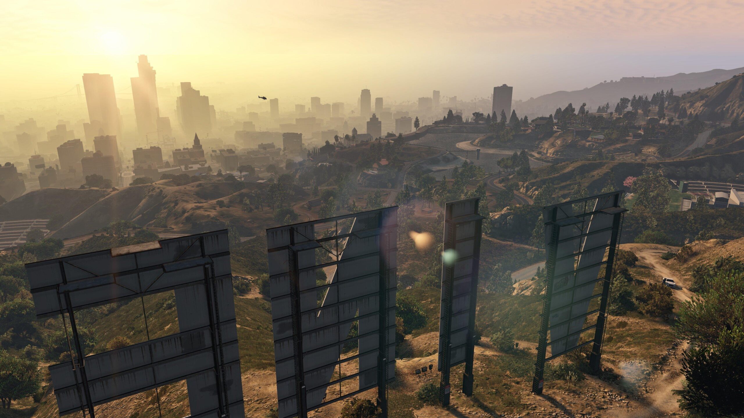 Grand Theft Auto V: Premium Edition and Great White Shark Card Bundle - Image 5